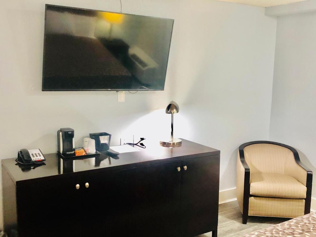 Montgomery Inn & Suites Экстерьер фото