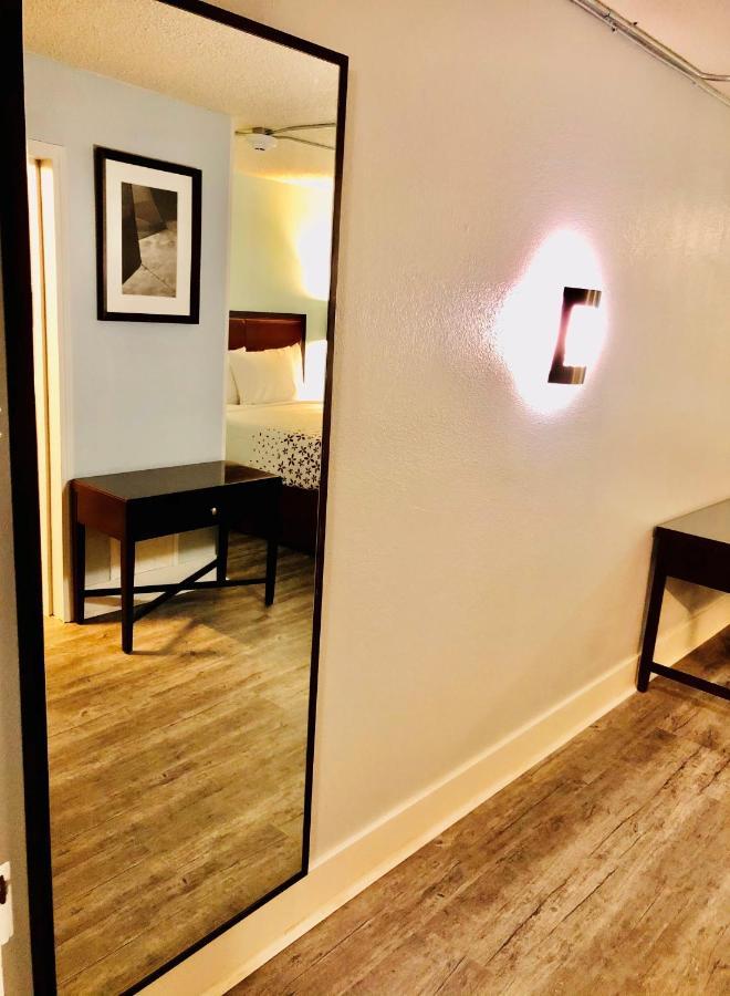 Montgomery Inn & Suites Экстерьер фото