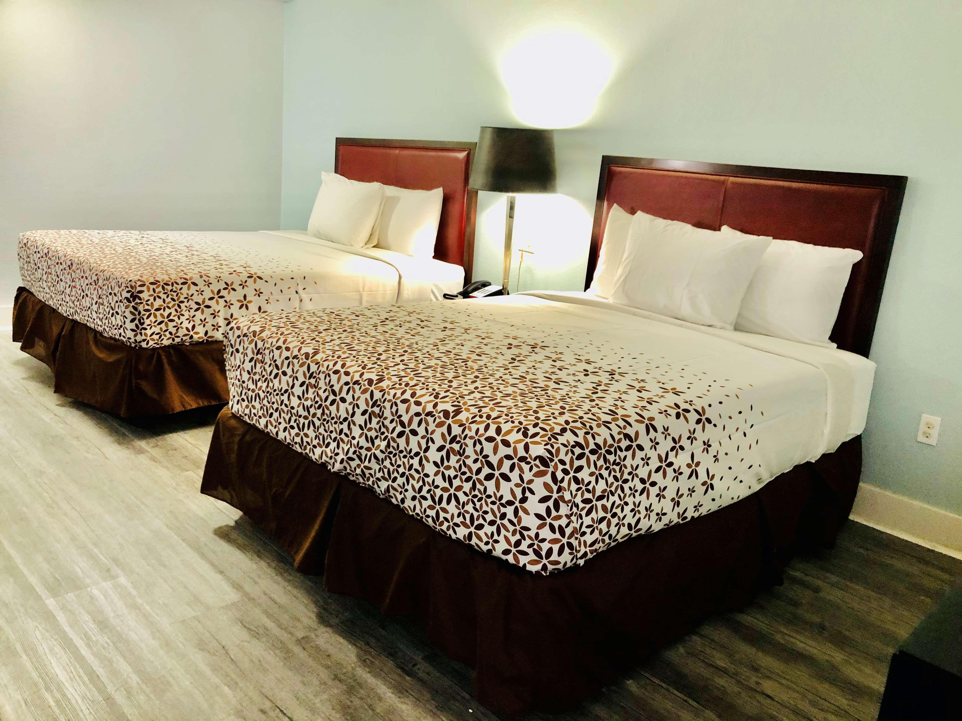 Montgomery Inn & Suites Экстерьер фото