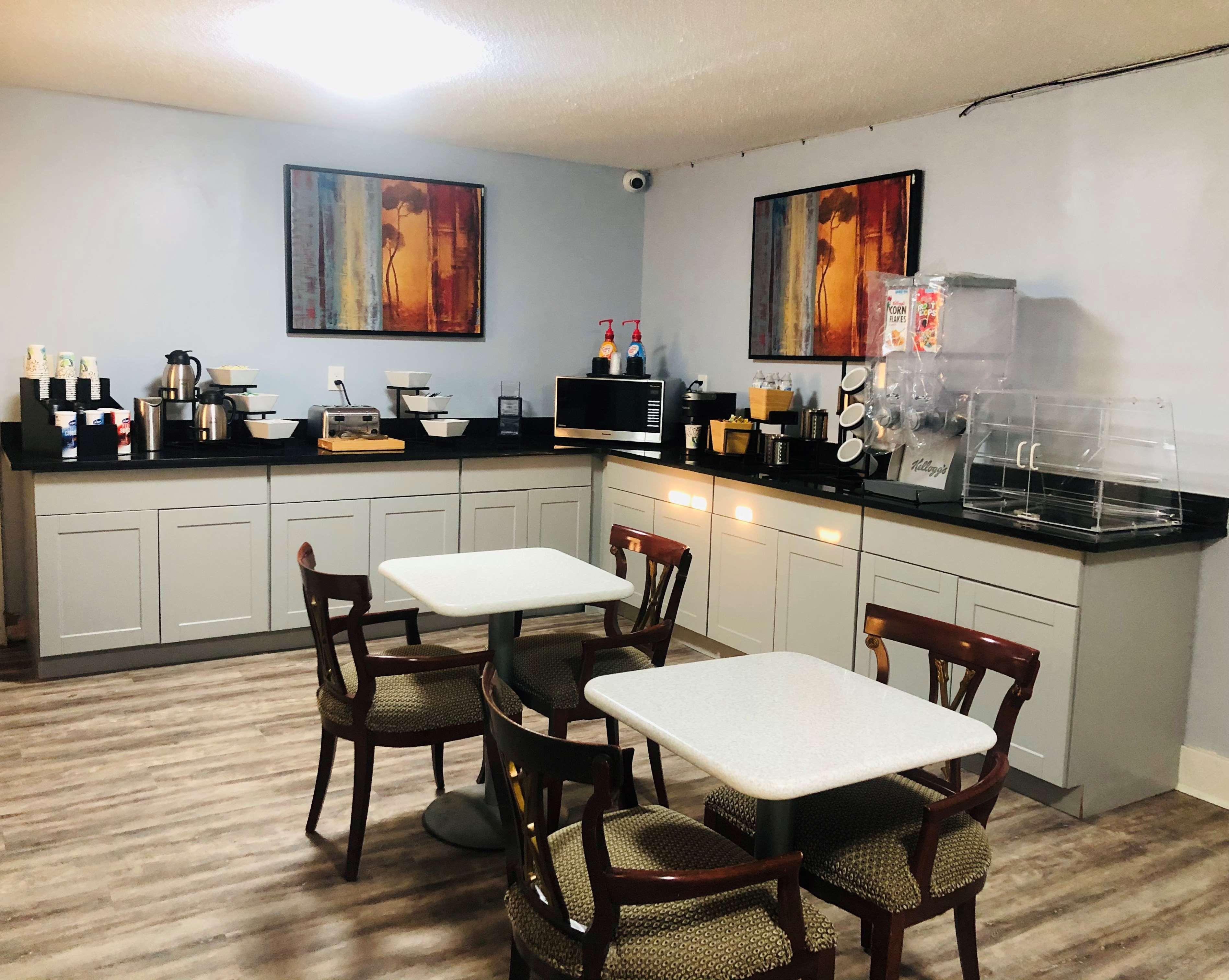 Montgomery Inn & Suites Экстерьер фото